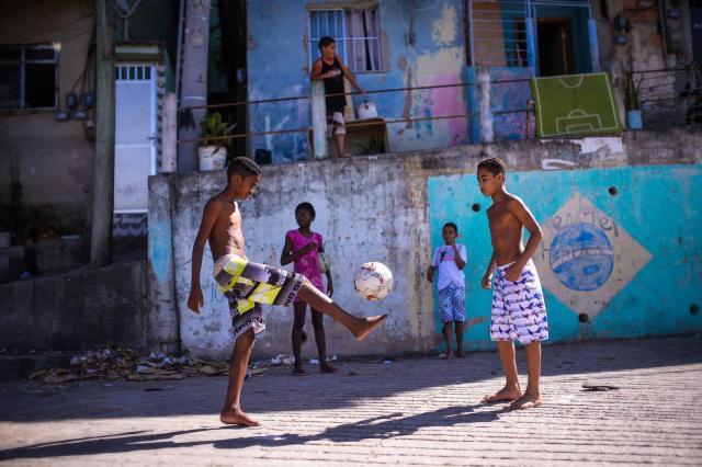 1616494106908001552.jpg favela-football-2.jpg